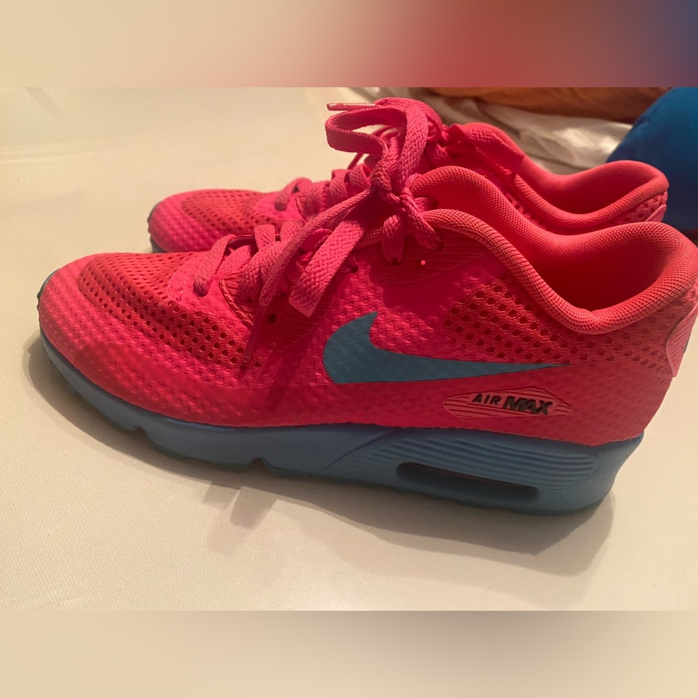 Pink Air Max 90 shoes